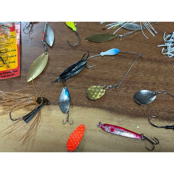 VINTAGE FISHING HOOKS LURE LOT 100PCS+? SWIVELS SPINNERS SIKERS - Picture 2 of 14